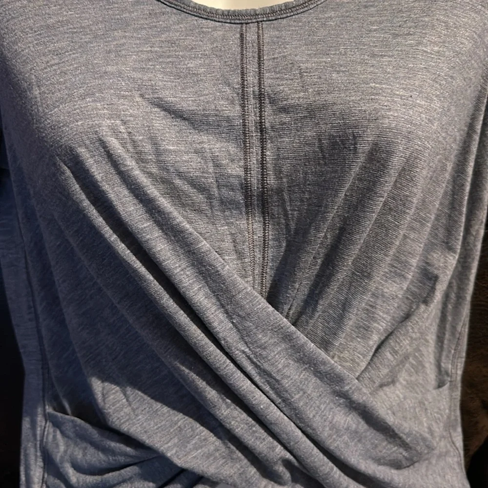 Lululemon Gray Women's Twist Front Top Size 2
